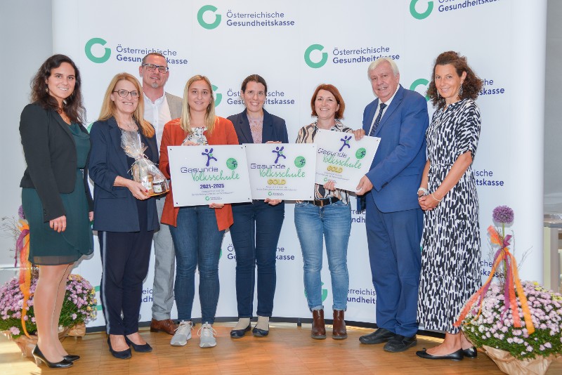 Gruppenfoto von der Plakettenverleihung Bezirk Melk