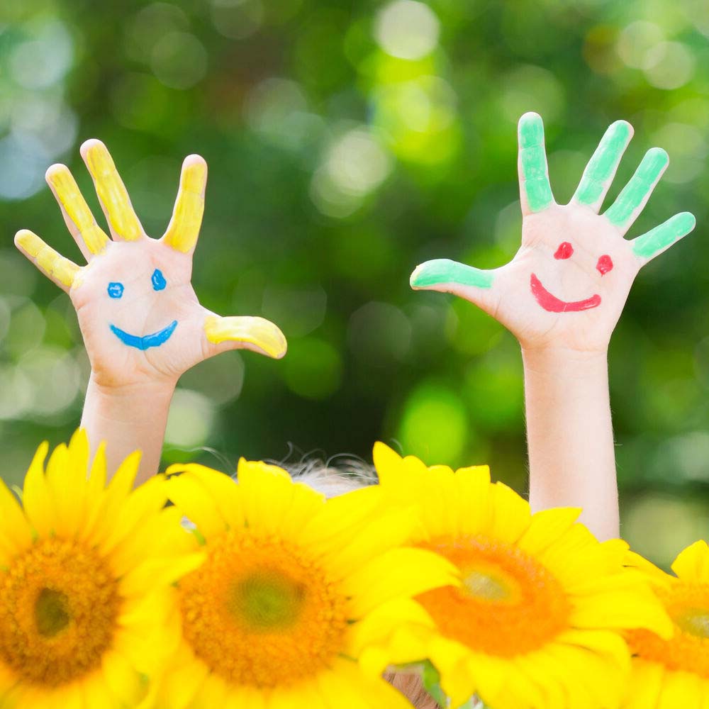 Kinderhände mit Smileys, Quelle: adobe stock
